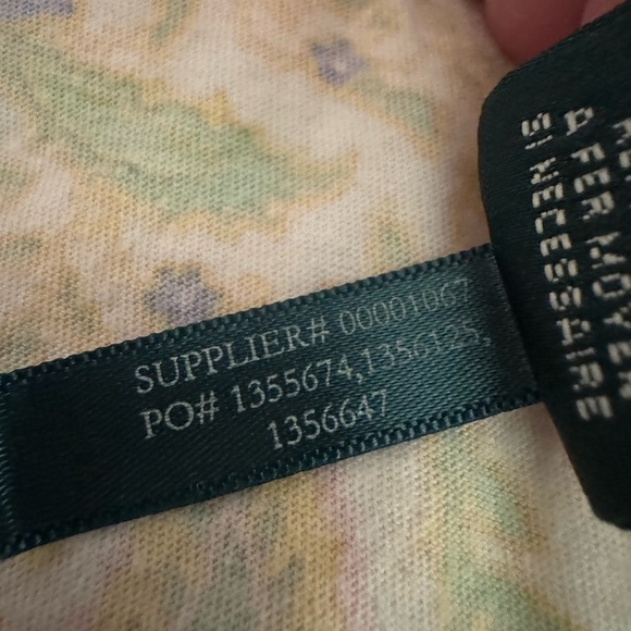 Lauren Ralph Lauren pastel paisley top size Size XL. Elastic neck, 3/4 sleeves - Picture 7 of 10